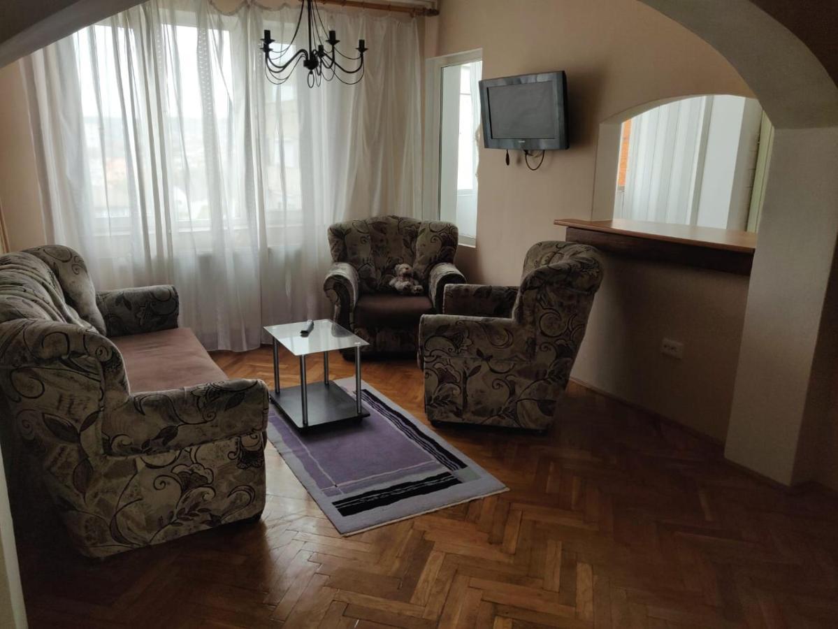 Pelican Proxy Apartment Oradea Exterior photo